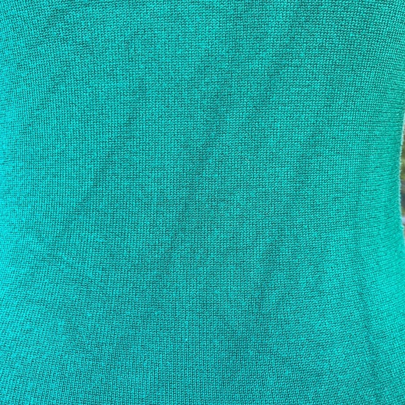 Active Basic V Neck Green Sweater - Picture 7 of 7